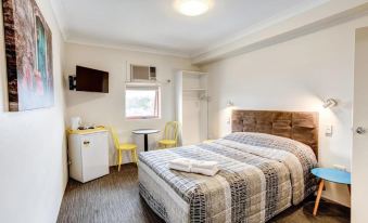Arena Hotel (Formerly Sleep Express Motel)