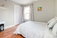 Sage Cottage: Cozy & Serene/ Sleeps 6 / Huge Yard!