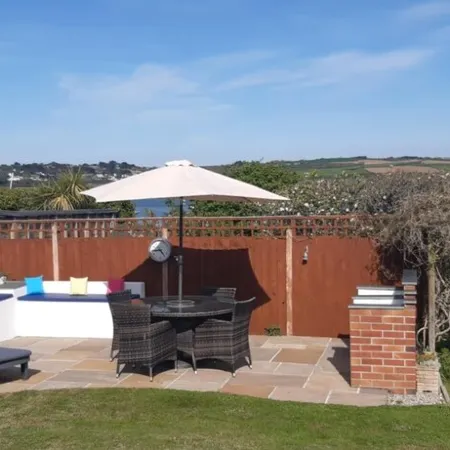Uninterrupted spectacular views over the Camel Estuary and ocean.