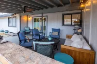 Retreat 5 bed, 4 room 3.8 mi. from Redding Airport Hotels in Anderson