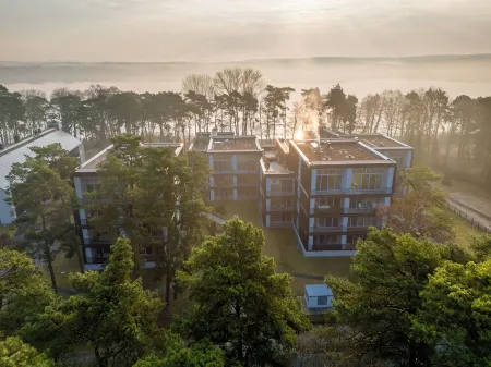 My Marina apartment with pool and sauna by the lake Отели в г. Бад-Заров