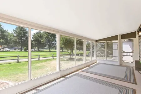 Spacious Golf Course Haven with Modern Comforts - Charming Escape