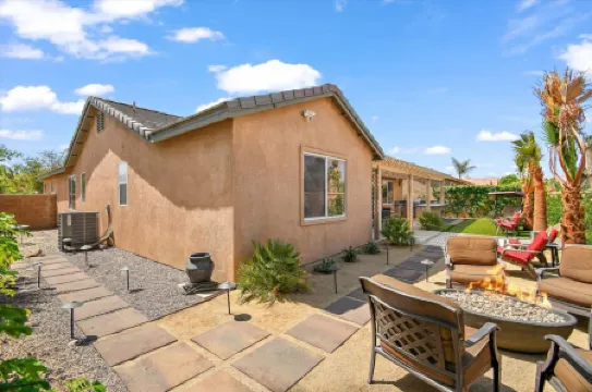 Game Room, Outdoor Kitchen and Fire Pit Retreat - Beautiful Oasis