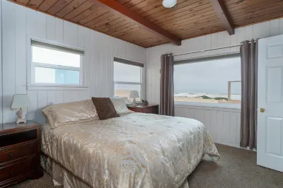 Oceanfront home with direct beach access, sunset views, patio, BBQ & firepit