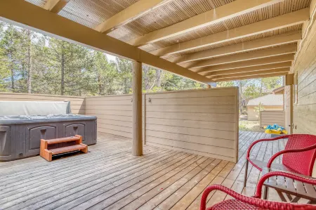 Stunning Luxury Home with Gourmet Kitchen and Hot Tub - Exquisite Retreat