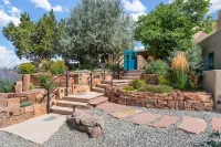 Stunning Outdoor Oasis with Hot Tub and Fire Pit - Luxurious Desert Retreat