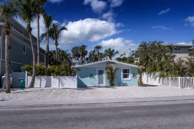 Hot Tub, Hammock, Outdoor Shower and Fire Pit - Luxurious Oasis Hotels near Alvin's Island - Holmes Beach #753