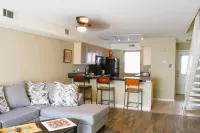 Modern Retreat - WiFi, Central Location, Stylish Decor