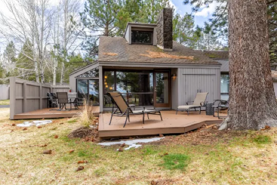 Gourmet Kitchen and Cozy Gas Fireplace - Luxurious Oasis