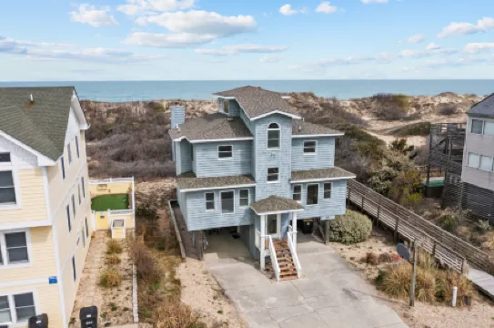 Wild Hearts on-the-Sea, Oceanfront, Hot Tub, sleeps 14