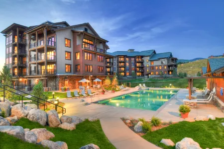 Beautiful mountain home with pool, hot tub, balcony, washer/dryer & WiFi