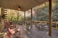 Charming Cabin by the Creek with Hot Tub - Rustic Mountain Retreat Hotels in Mineral Bluff