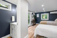 Hot Tub, Fire Pit, Grill and Fast Wifi - Charming Cozy Retreat Hotels in Luray