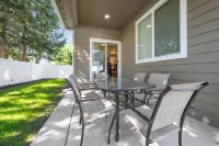 Private Yard, Fireplace and Smart Amenities - Sleek Modern Retreat