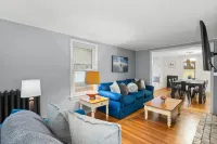 Spacious Living Room and Inviting Backyard Oasis - Charming Retreat Hotels in Palmer