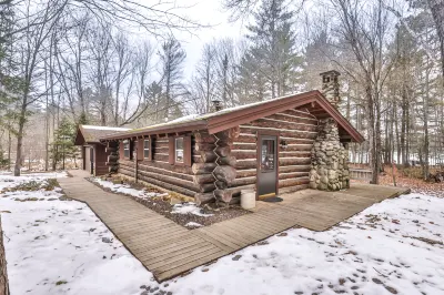 Peaceful Lake Access and Cozy Wood Stove - Idyllic Rustic Retreat