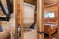 Waterfront cabin with bridge, private hot tub, & WiFi - near National Forest Hotels in South Fork