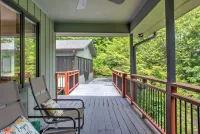 Game Room and Serene Mountain Views - Beautiful Spacious Retreat 조너선 크릭 호텔