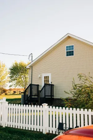 King Suite,Hot Tub,Pretty Hilltop View,