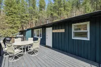 The Golden Slipper Cabin