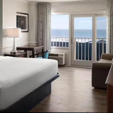 Howard Johnson Plaza by Wyndham Ocean City Oceanfront Hotels near Boardwalk