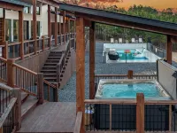 Luxury Hilltop, Surreal Views, Pool, Hot Tub, Firepit & 4Kings Bed