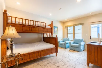 Elegant Living Space and Cozy Fireplace - Charming Alpine Retreat Hotels near Mountain Tails