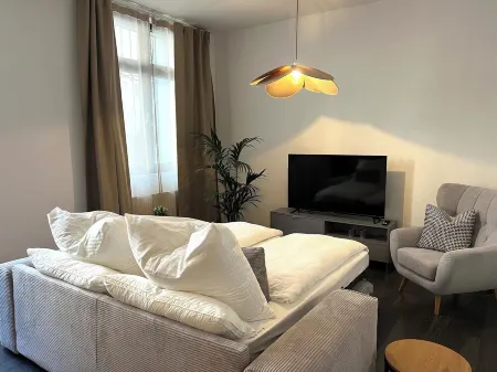 City Home - Top location - 2 rooms - 80sqm - Smart TV - WIFI - Balcony Отели рядом с достопримечательностью «Озеро Берен»