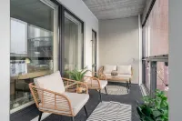New 2Br Apt with Balcony, Sauna & Great Location - Homestays