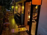 Anoor Studios & Apartments in Gemmayze Hotels near Sursock Museum