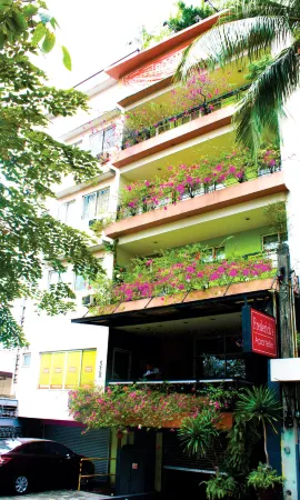 Frederick's Apartelle Отели в г. Мандальюионг