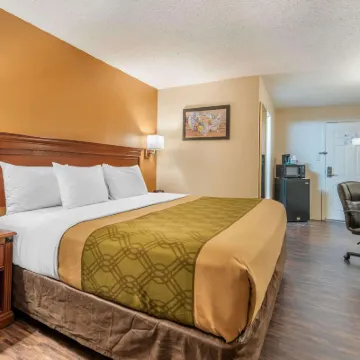 Econo Lodge Downtown Hotels near Shelby Park