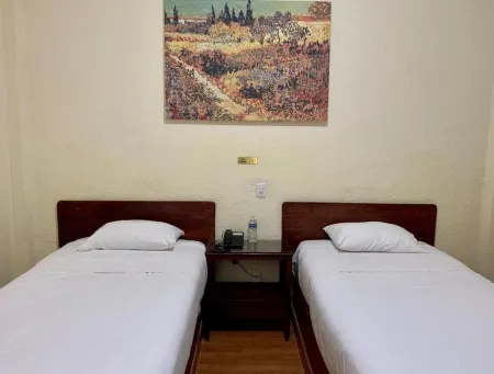 Hotel Capri de Leon Mexico Отели рядом с достопримечательностью «Templo del Señor de los Remedios»