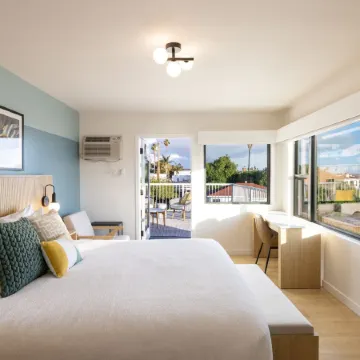 Tides Oceanview Inn and Cottages