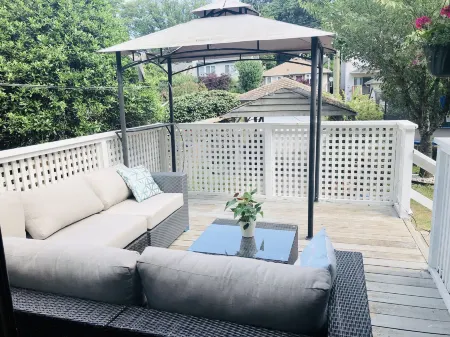 The Sunshine House-Free Parking Отели рядом с достопримечательностью «Нитоб Мемориал Гарден»