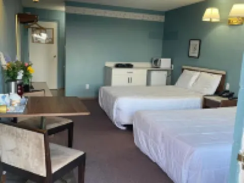Earlton Motel Hotels in Timiskaming District