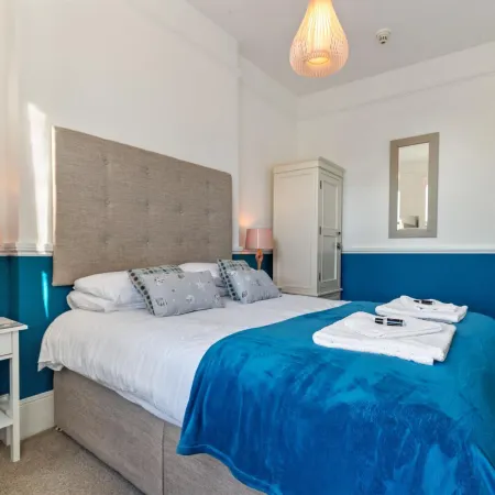Top Sail - Beautiful Apartment, Minutes Walk to Beach and Town Centre