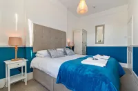 Top Sail - Beautiful Apartment, Minutes Walk to Beach and Town Centre - جاكوزي