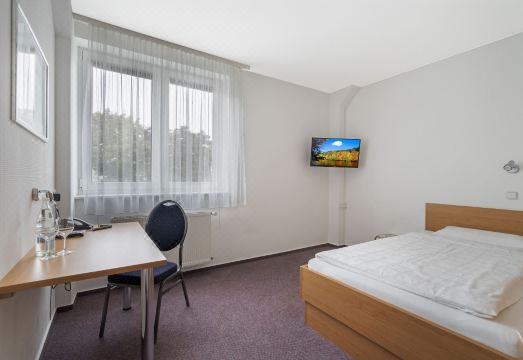 1. 호텔 이모타..