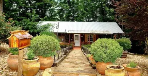 Enchanted - 1 Bedrooms, 1 Baths, Sleeps 2 Cabin by RedAwning Hotels in Newport