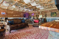 Roadrunner Inn and Log Cabins