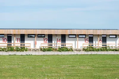 Logis Hôtel & Restaurant de l'Aérodrome de la Baie de Somme Hotels in Saint-Riquier