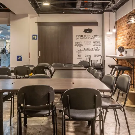 Hotel Wess Отели рядом с достопримечательностью «Конгресс-центр G12»