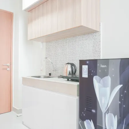 Nice and Cozy Studio at Evenciio Margonda Apartment