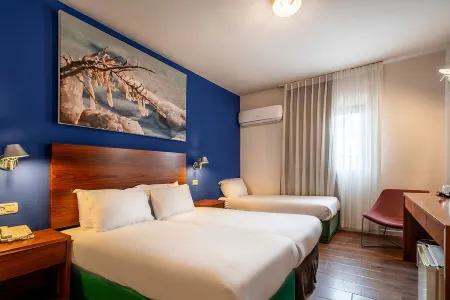 Jacob Tiberias by Jacob Hotels Отели рядом с достопримечательностью «Церковь Умножения Хлебов и Рыб»