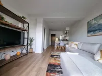 Brand New House by Botany - Parking Hotels in Beachlands