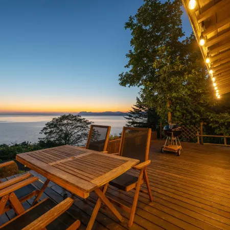 Toya Cliff House