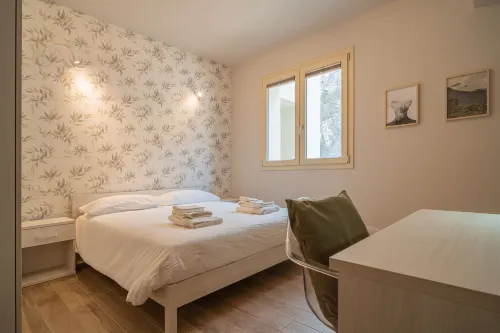 Le Alpi Bed&Living Hotels in Breno