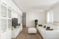 Pure White - by Myhomeincomo Hotels in Como