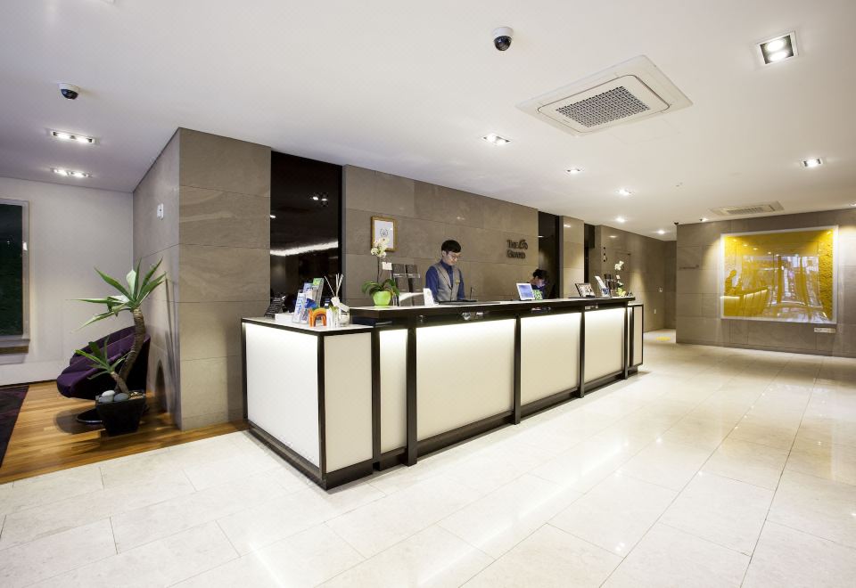 3. 더 그랜드 호텔..